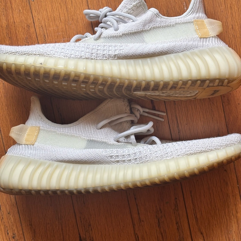 Like New Yeezy Boost 350 V2 Cream White / Triple White size 12